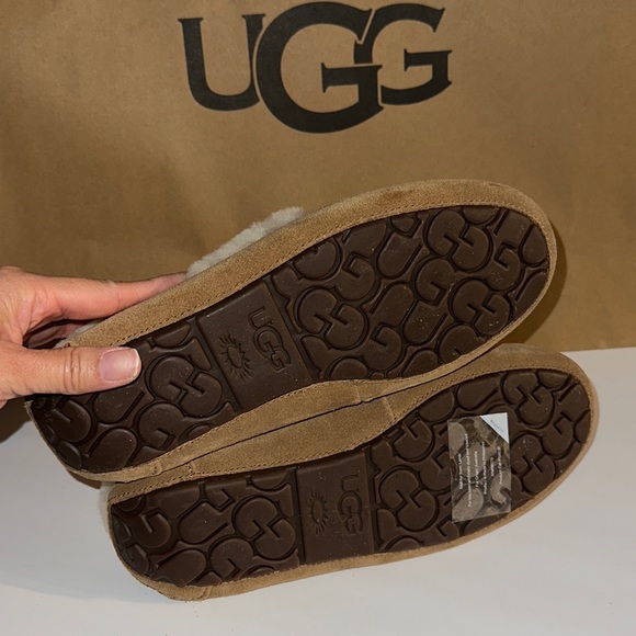 Women’s UGG Dakota Spill Seam Chestnut - Picture 3 of 6